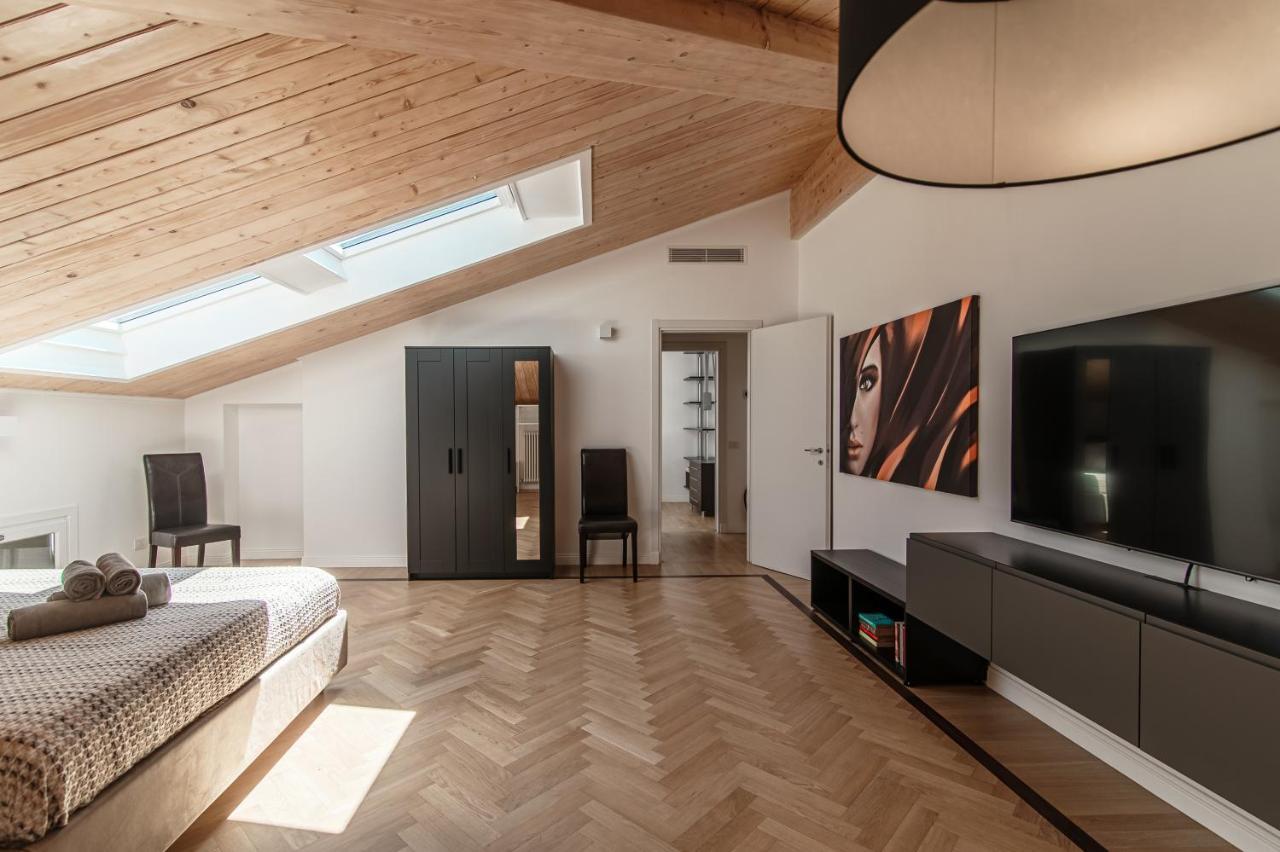 Attic 64 - The House Of Travelers Apartment