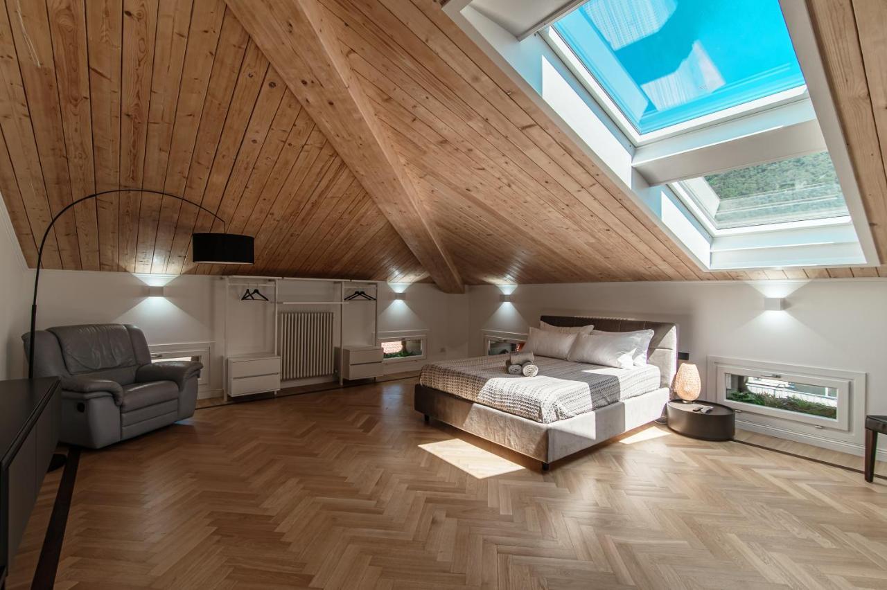 Attic 64 - The House Of Travelers * Como