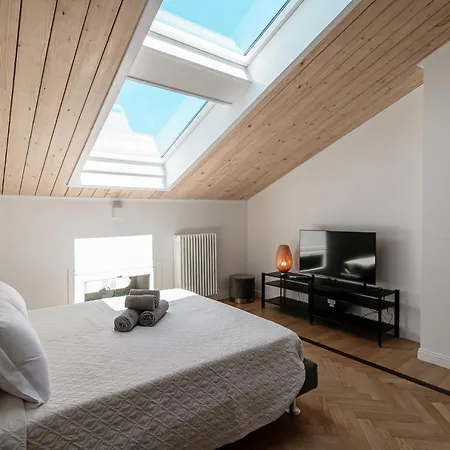 Attic 64 - The House Of Travelers Apartment Como Exterior photo