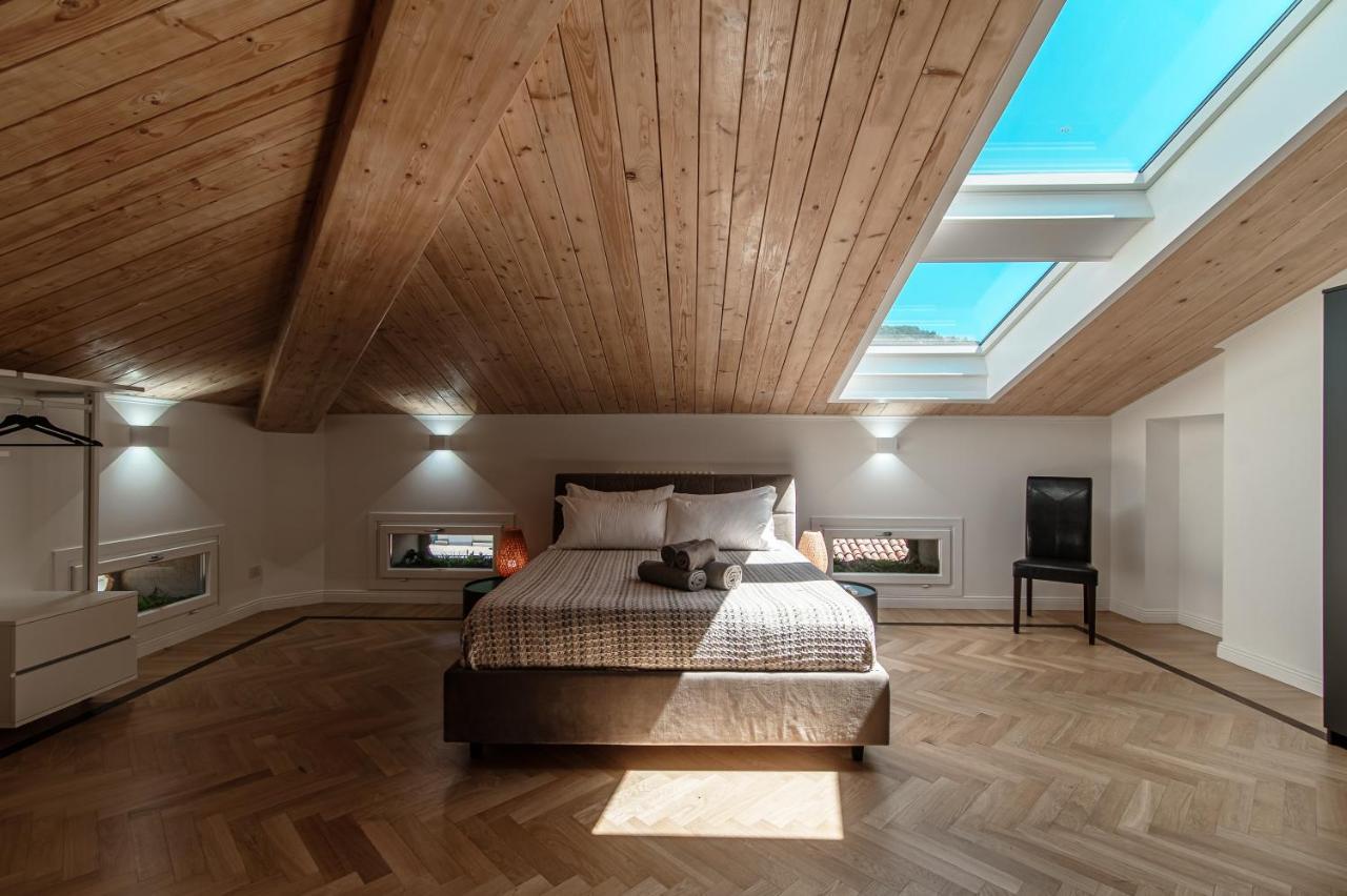 Attic 64 - The House Of Travelers * Como