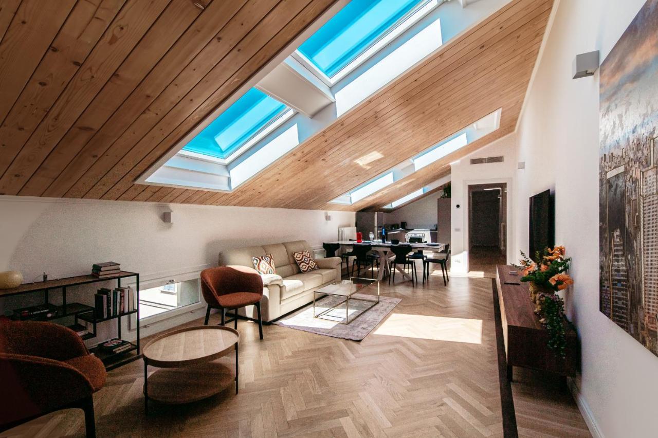 Apartment Attic 64 - The House Of Travelers *